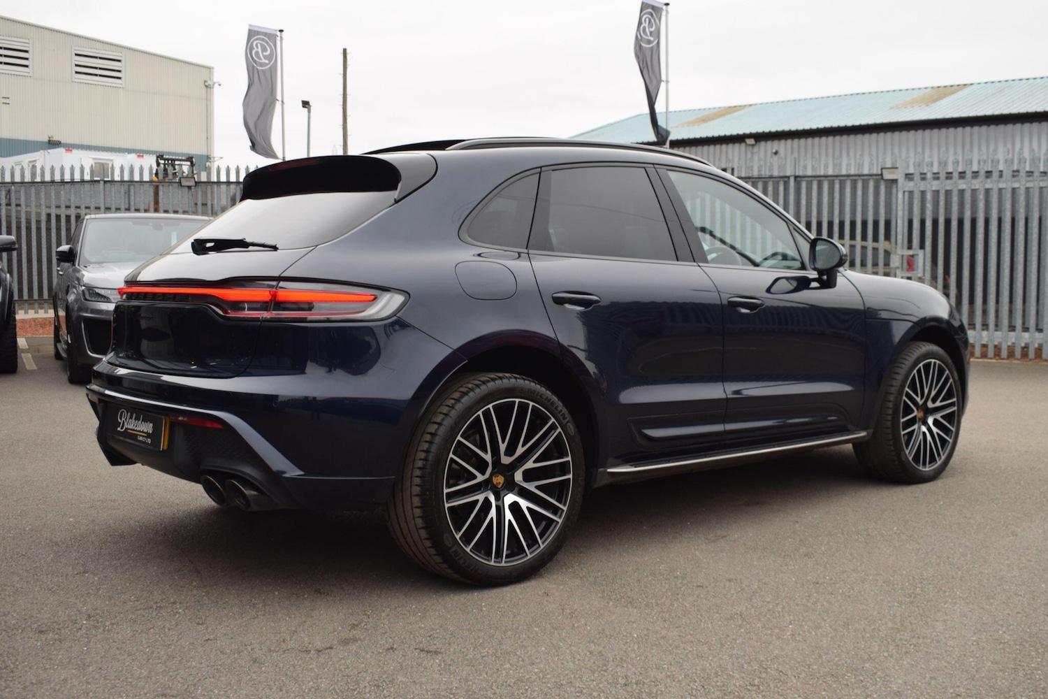 Used Porsche Macan 2021 for sale - 77892372: Photo 4