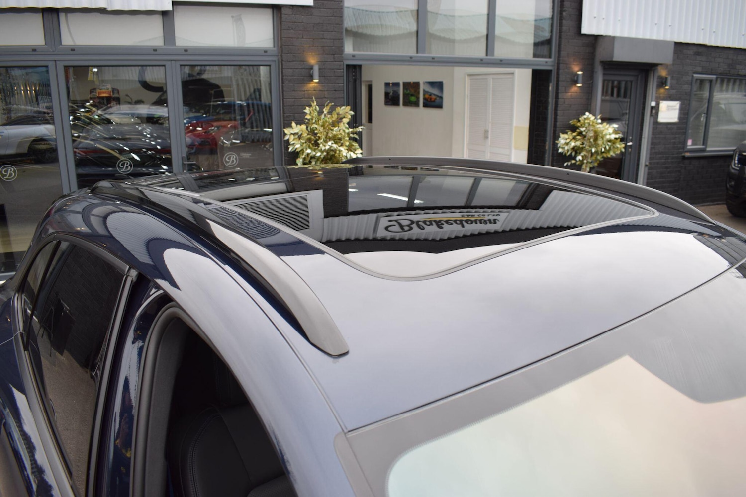 Used Porsche Macan 2021 for sale - 77892372: Photo 42