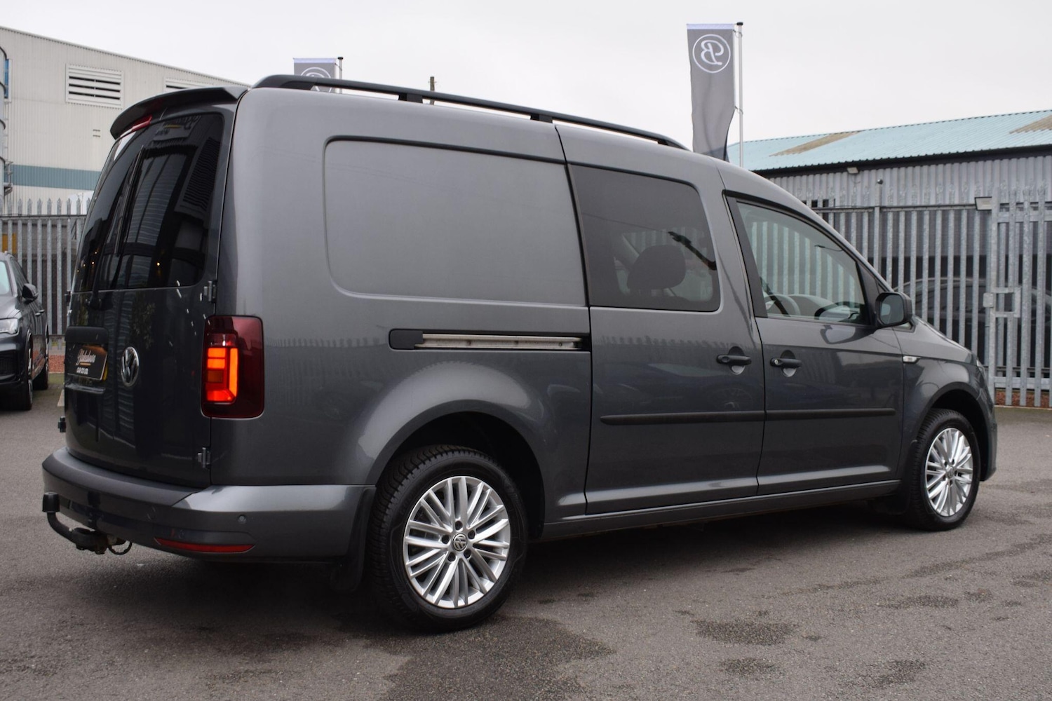 Used Volkswagen Caddy Maxi 2019 for sale - 76742932: Photo 4