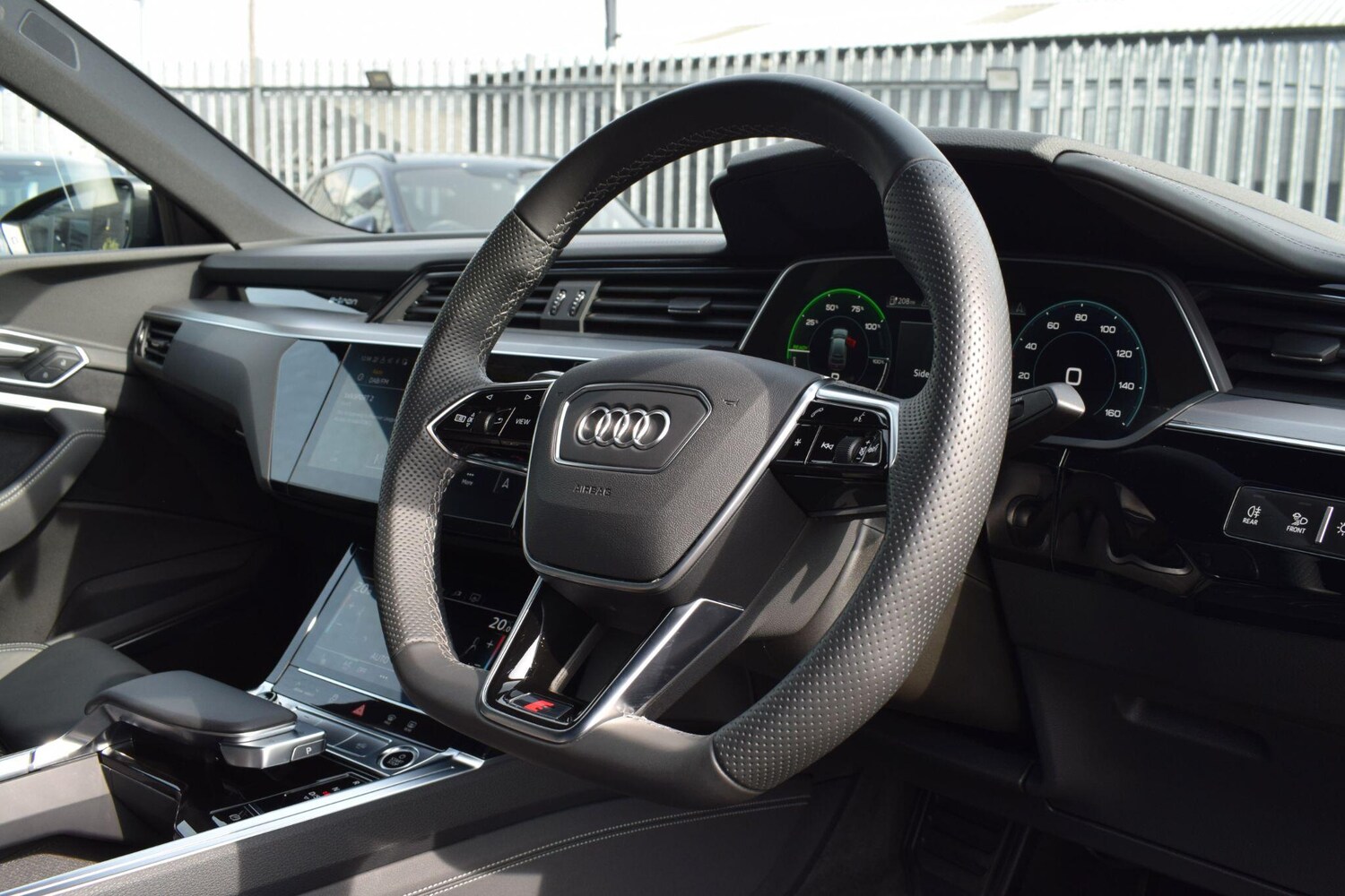 Used Audi e-tron 2023 for sale - 77978125: Photo 10