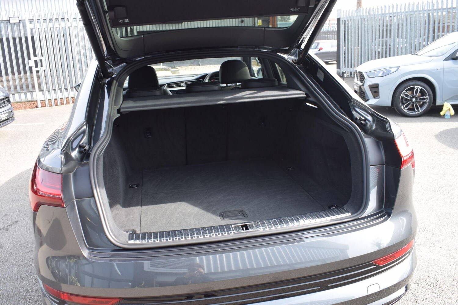 Used Audi e-tron 2023 for sale - 77978125: Photo 32