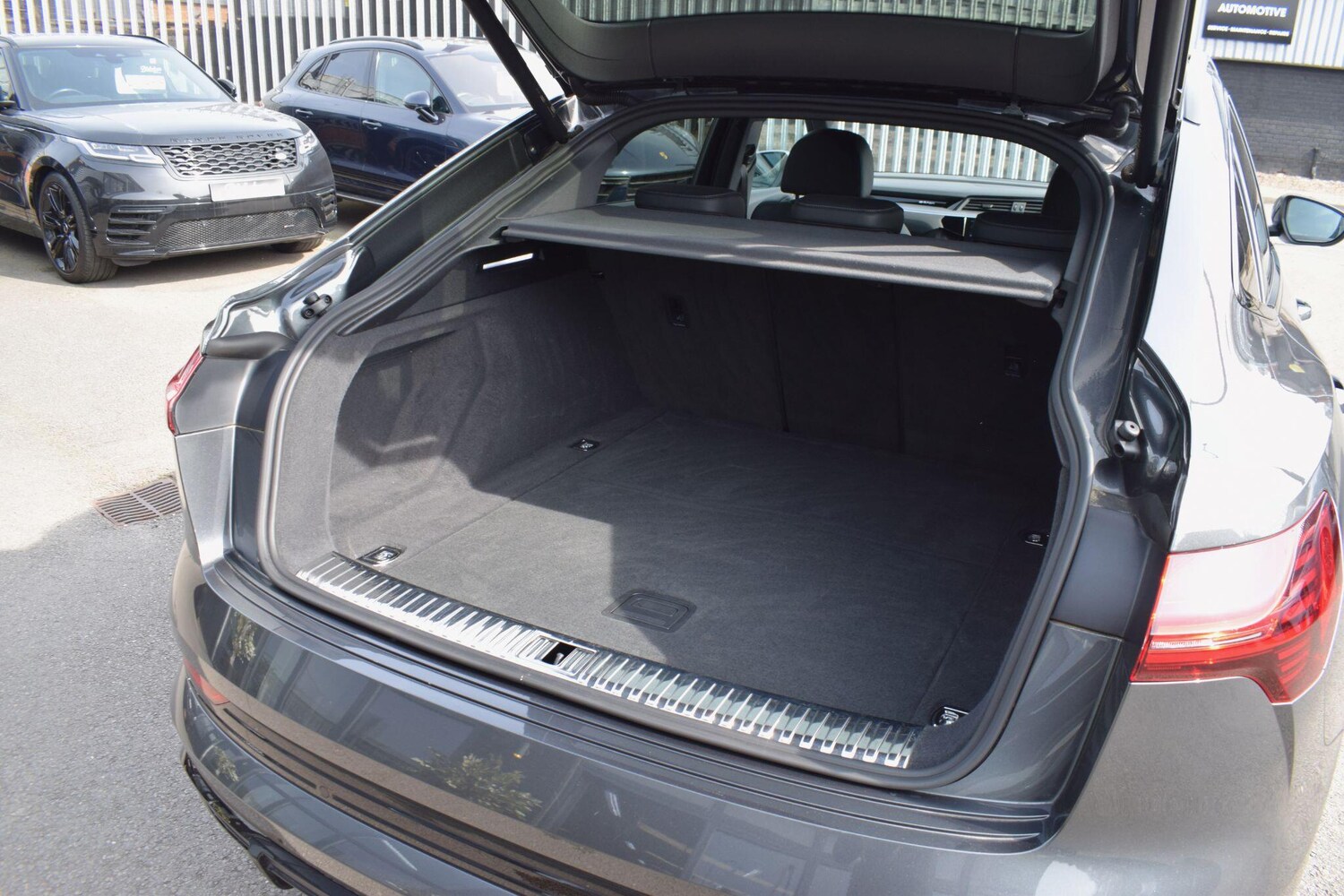 Used Audi e-tron 2023 for sale - 77978125: Photo 33