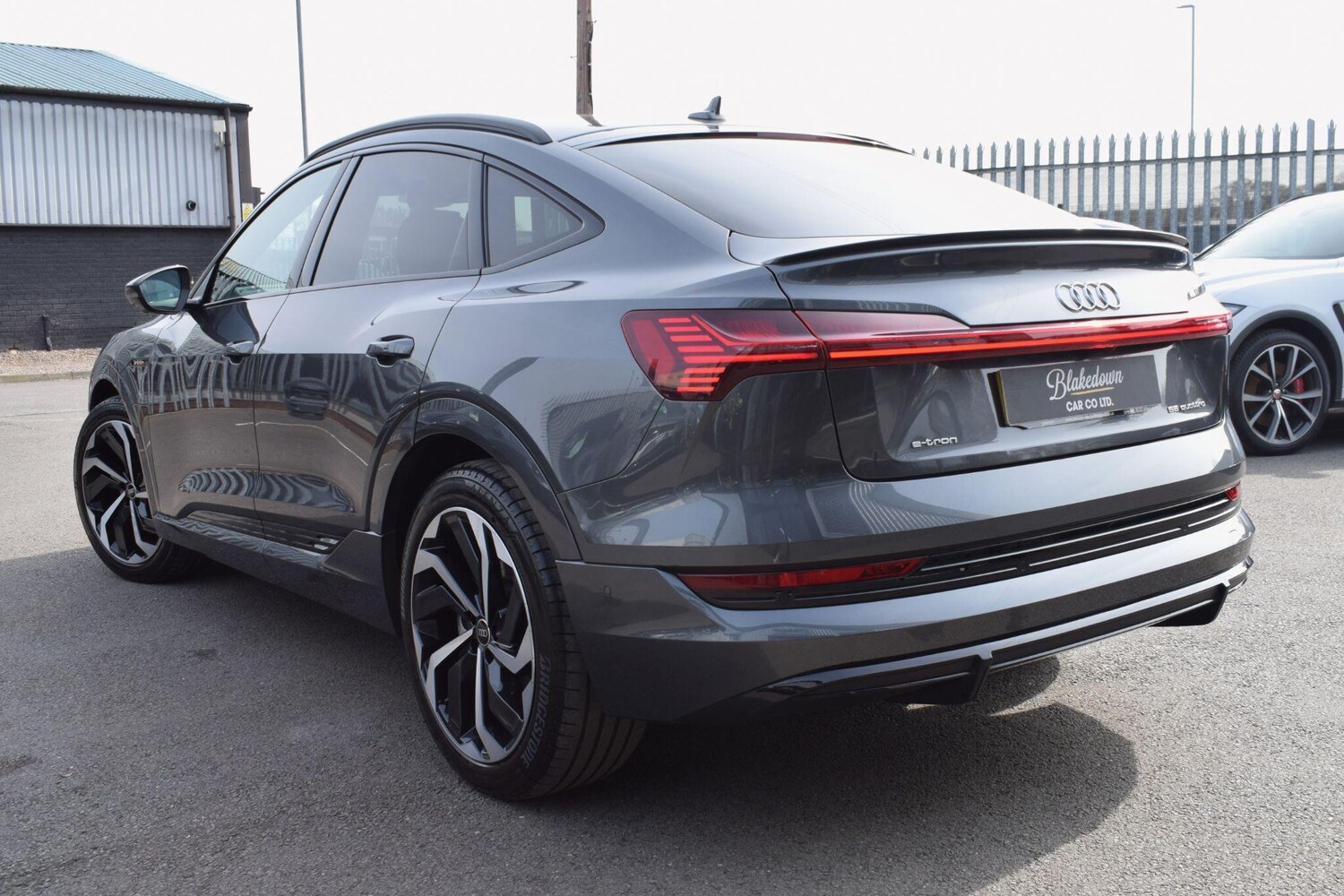 Used Audi e-tron 2023 for sale - 77978125: Photo 4