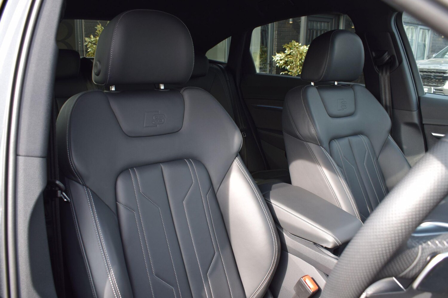 Used Audi e-tron 2023 for sale - 77978125: Photo 7