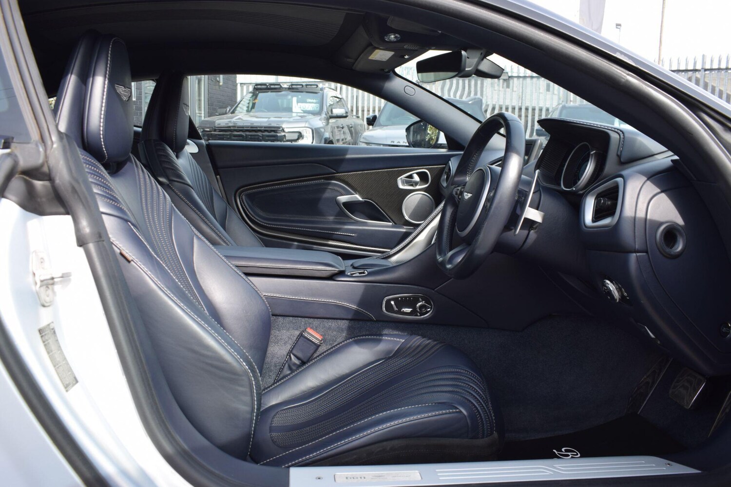 Used Aston Martin DB11 2018 for sale - 78204448: Photo 12