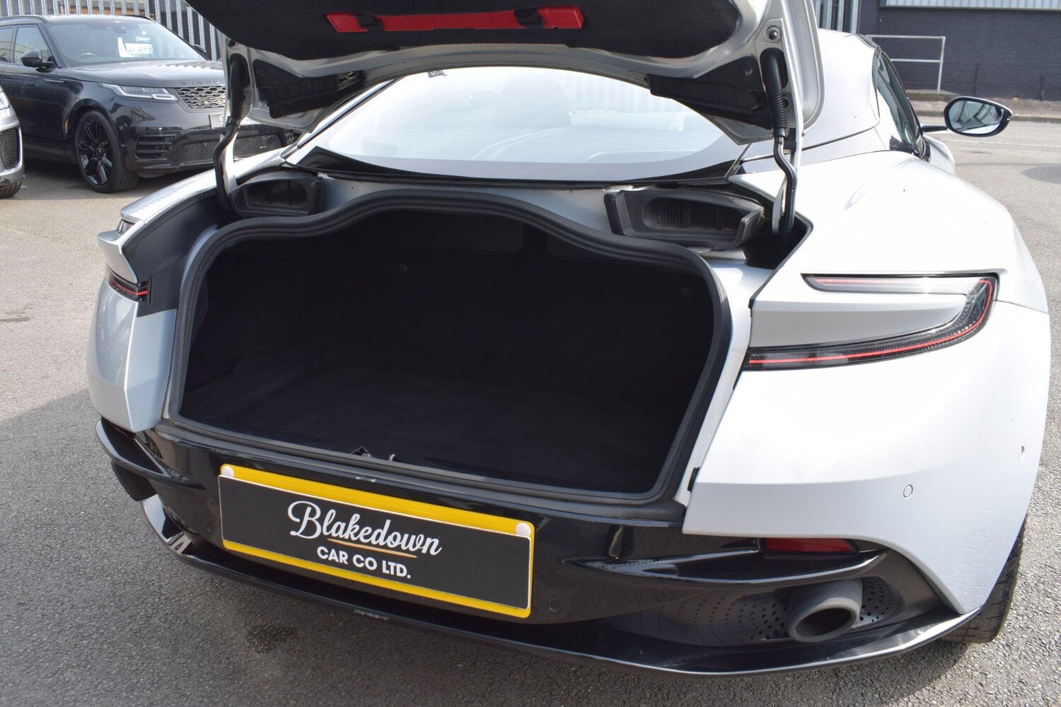 Used Aston Martin DB11 2018 for sale - 78204448: Photo 28