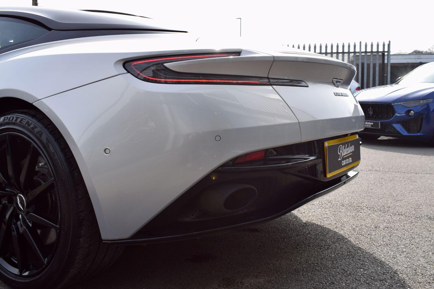 Used Aston Martin DB11 2018 for sale - 78204448: Photo 31