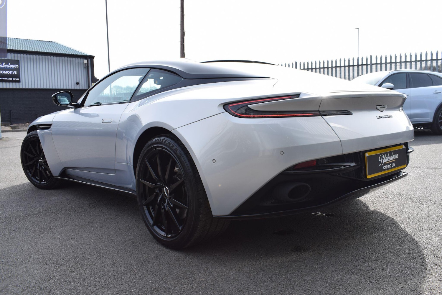 Used Aston Martin DB11 2018 for sale - 78204448: Photo 5
