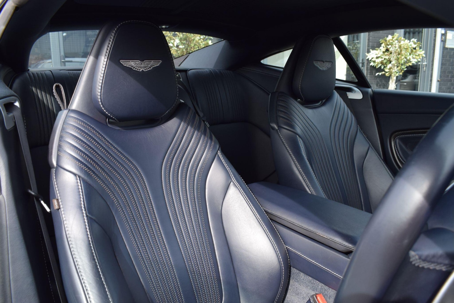 Used Aston Martin DB11 2018 for sale - 78204448: Photo 8