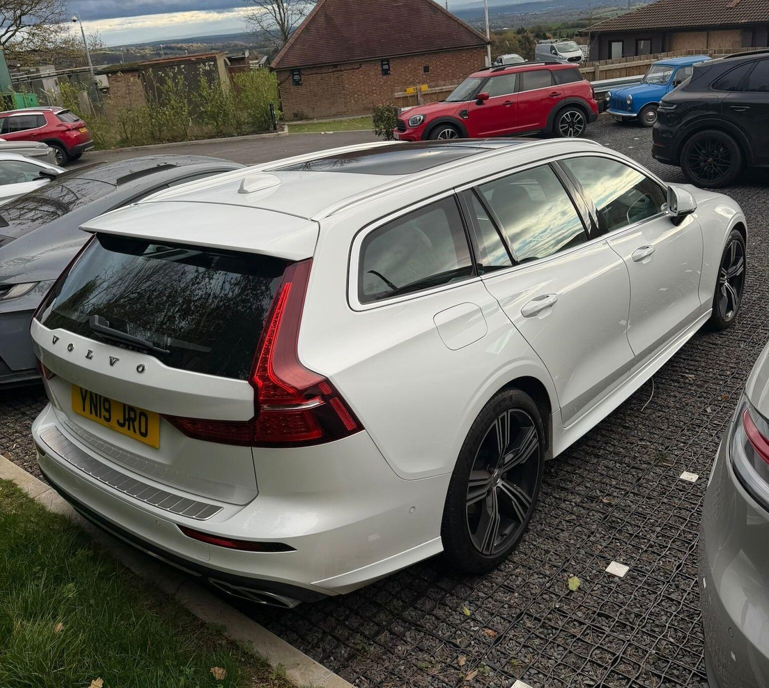 Used Volvo V60 2019 for sale - 76667303: Photo 3