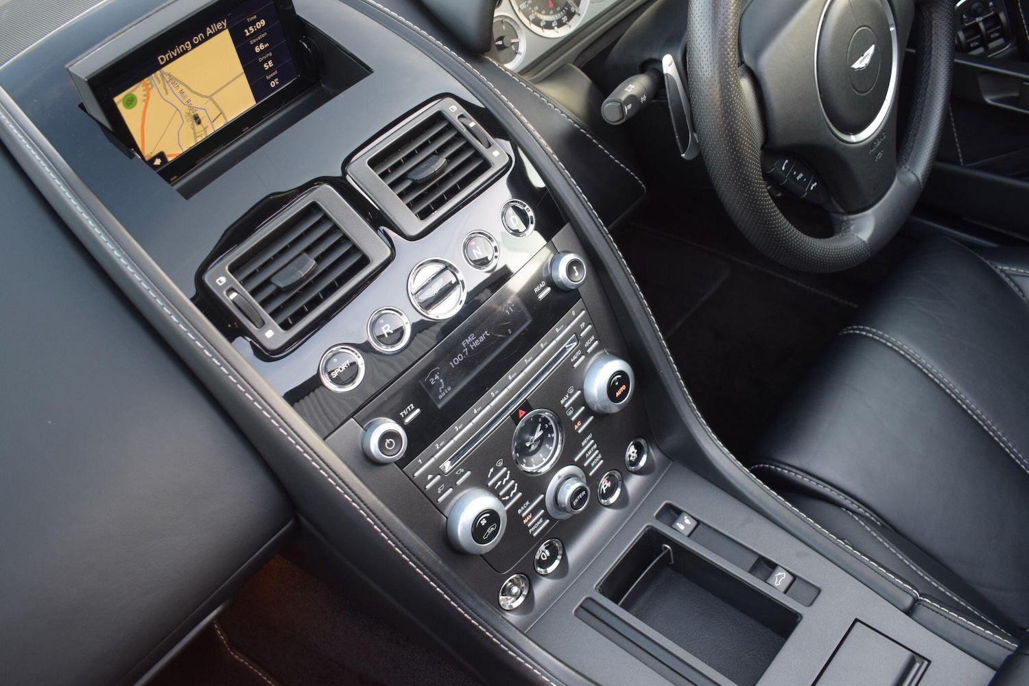 Used Aston Martin Vantage 2014 for sale - 76926049: Photo 11