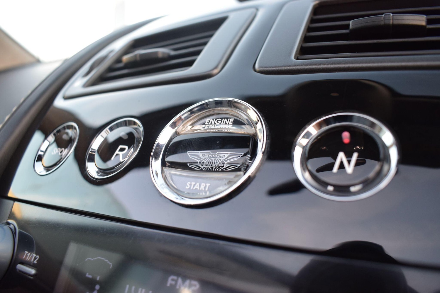 Used Aston Martin Vantage 2014 for sale - 76926049: Photo 12