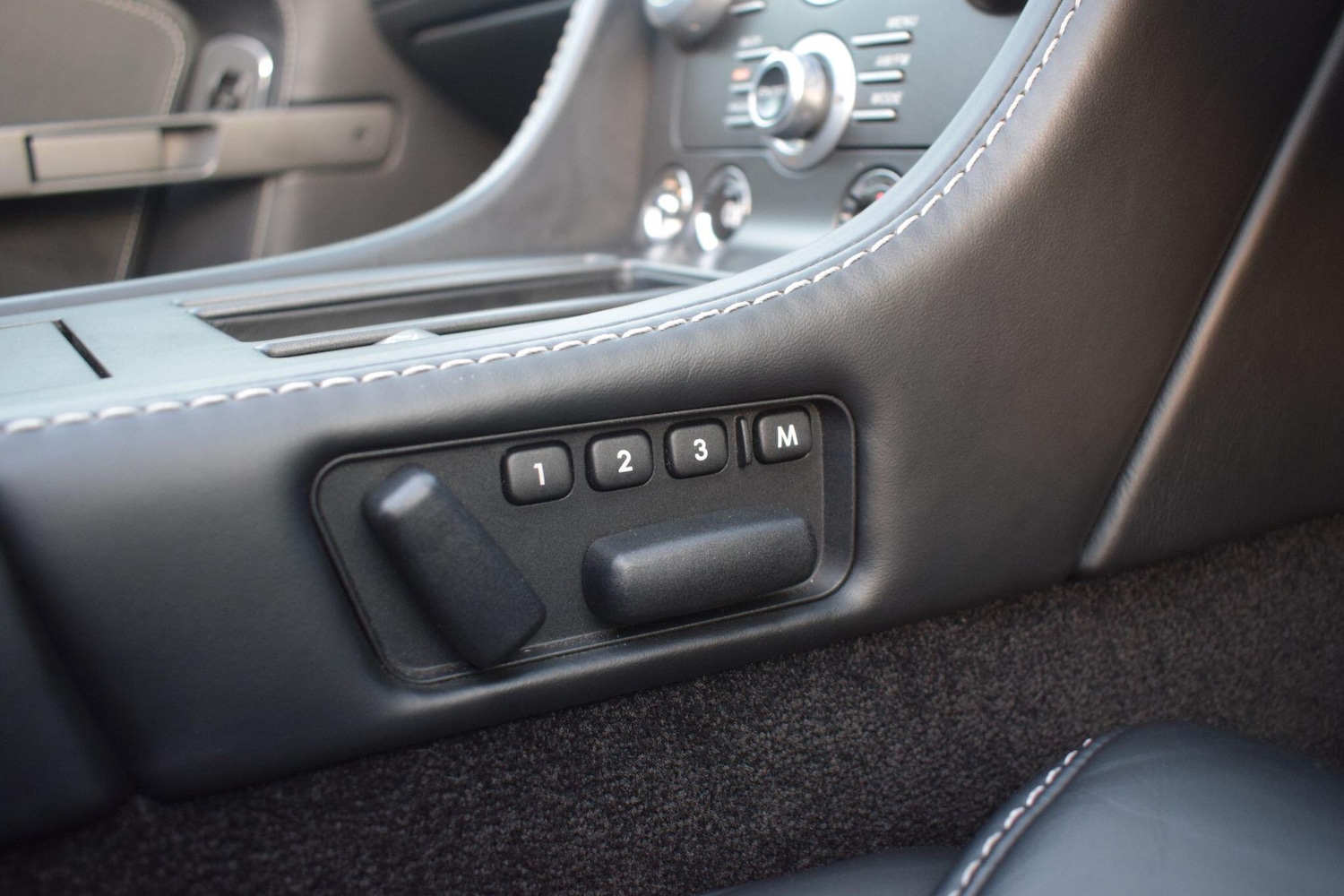 Used Aston Martin Vantage 2014 for sale - 76926049: Photo 15