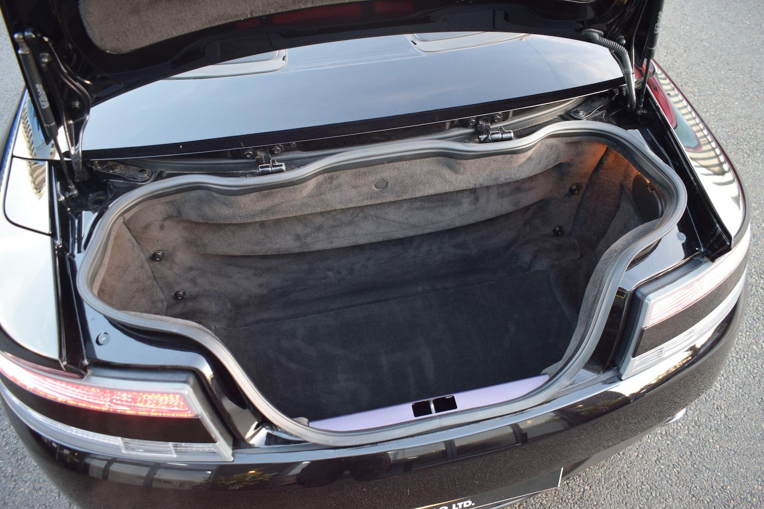 Used Aston Martin Vantage 2014 for sale - 76926049: Photo 28