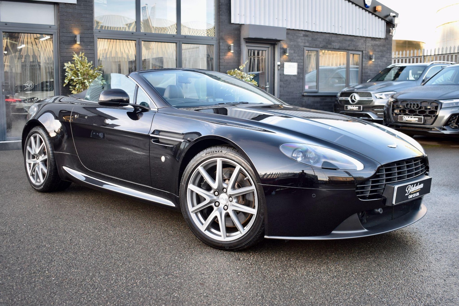 Used Aston Martin Vantage 2014 for sale - 76926049: Photo 3