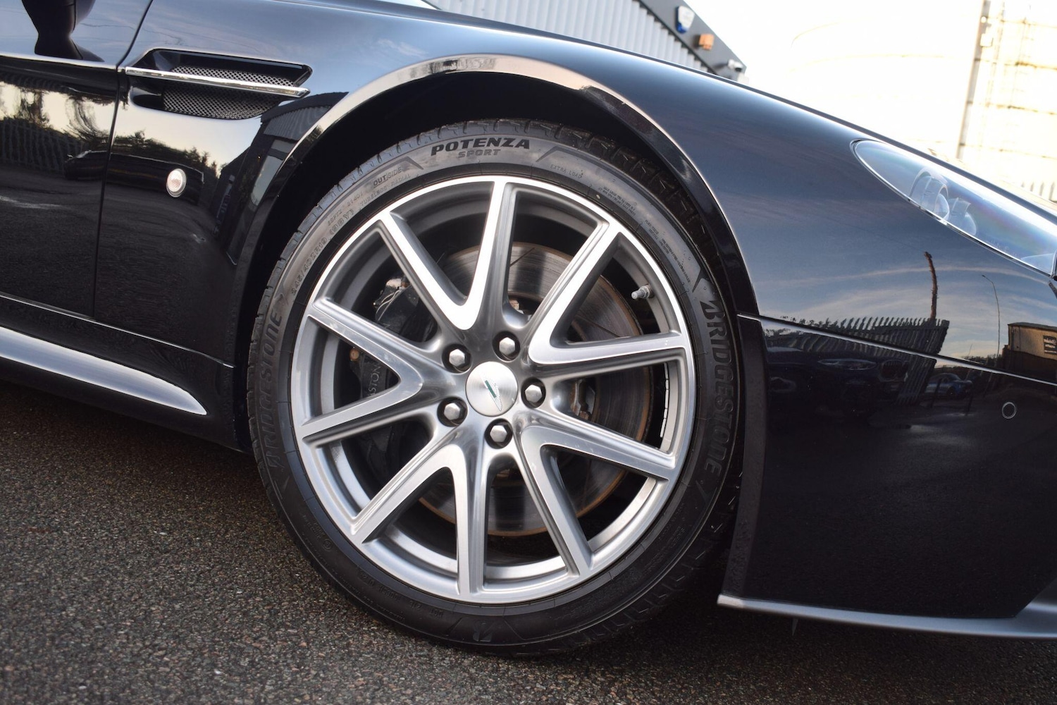 Used Aston Martin Vantage 2014 for sale - 76926049: Photo 36