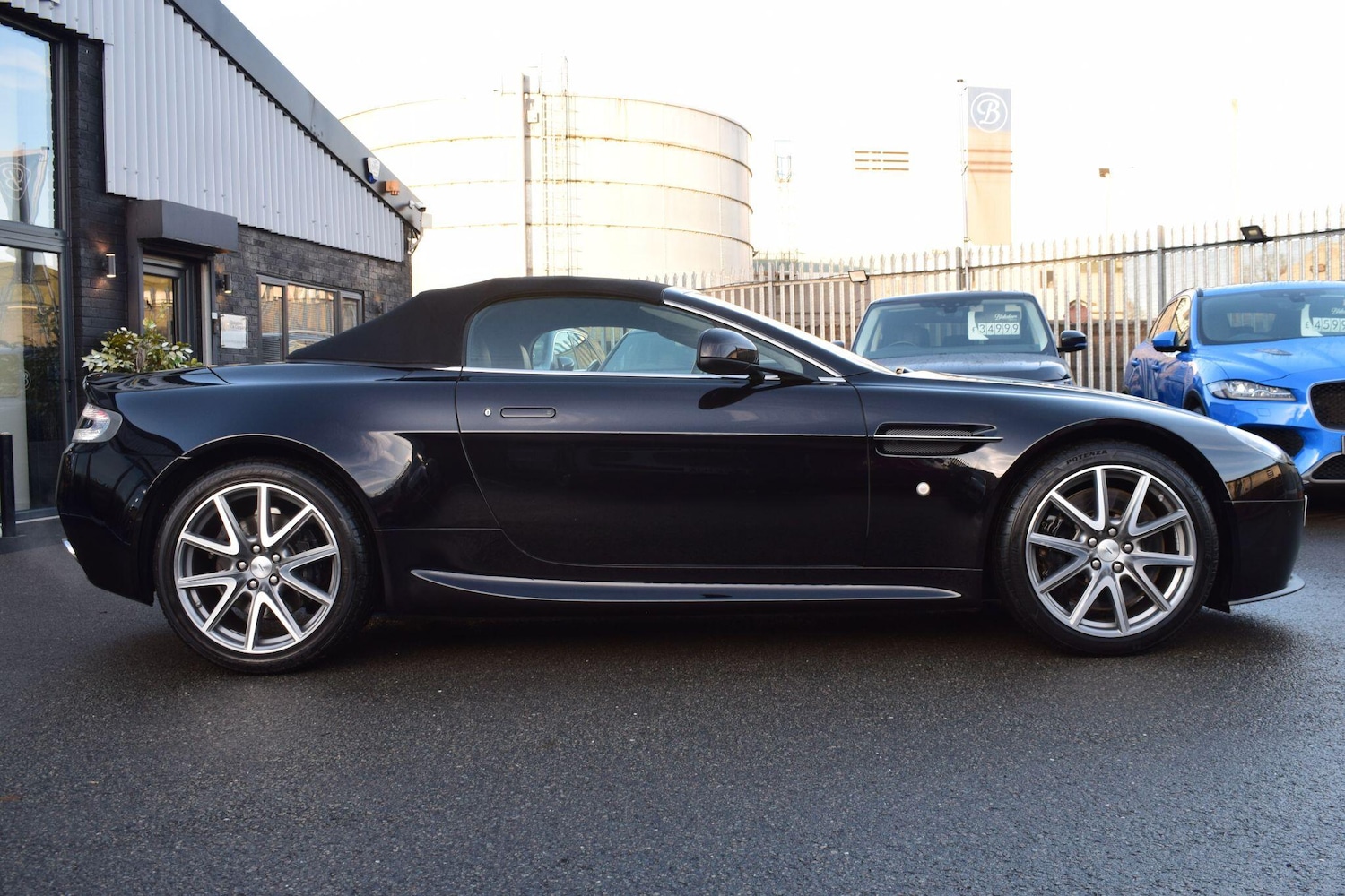 Used Aston Martin Vantage 2014 for sale - 76926049: Photo 4