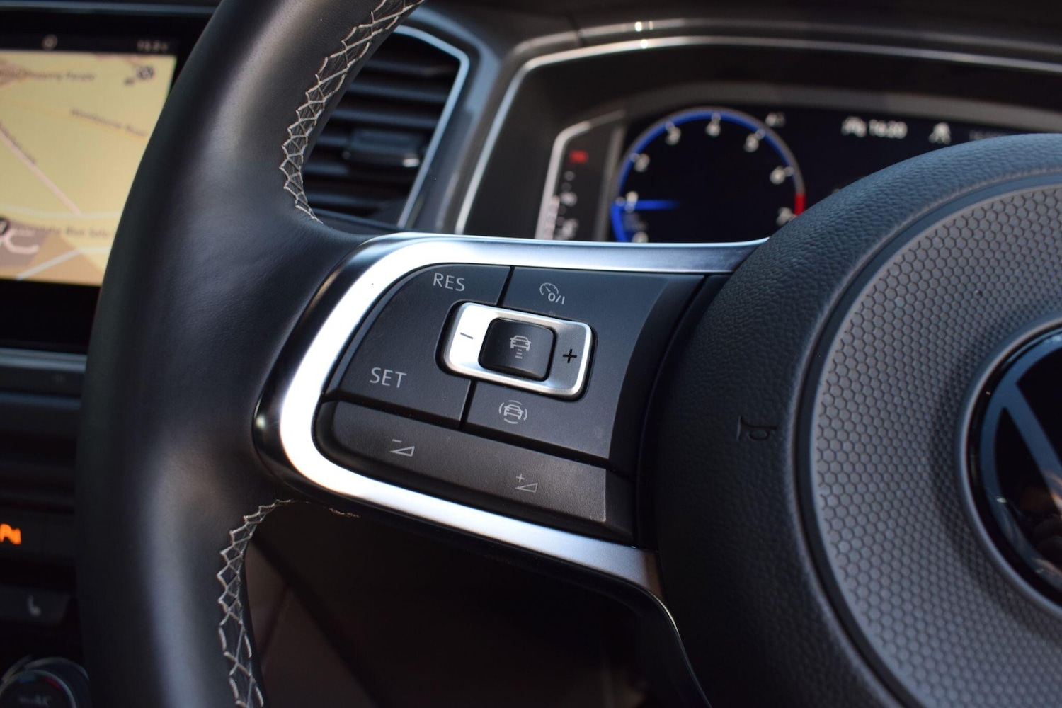 Used Volkswagen T-Roc 2022 for sale - 76388837: Photo 14