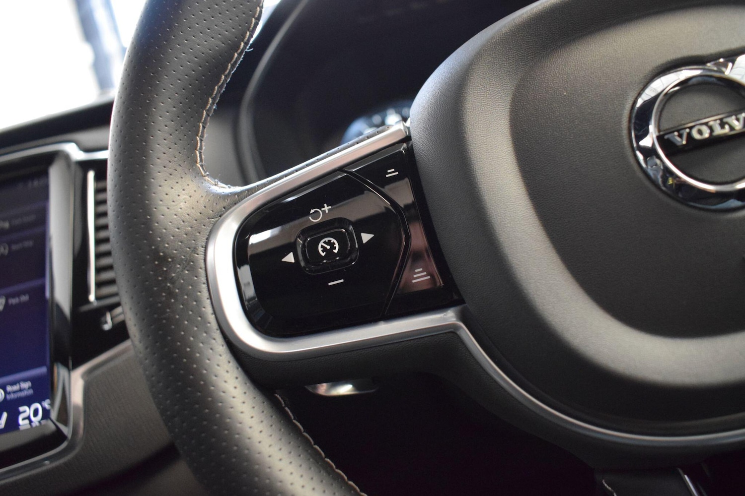 Used Volvo XC90 2017 for sale - 76094649: Photo 13