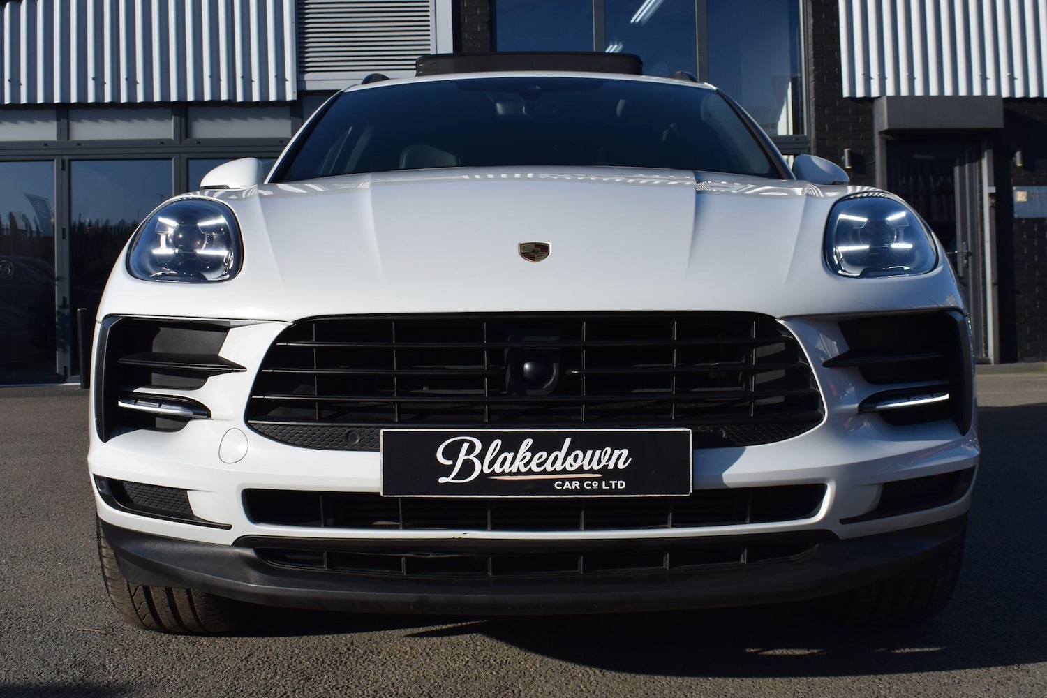 Used Porsche Macan 2018 for sale - 76667502: Photo 2