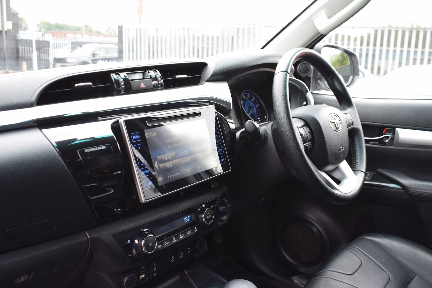 Used Toyota Hilux 2017 for sale - 76613238: Photo 10