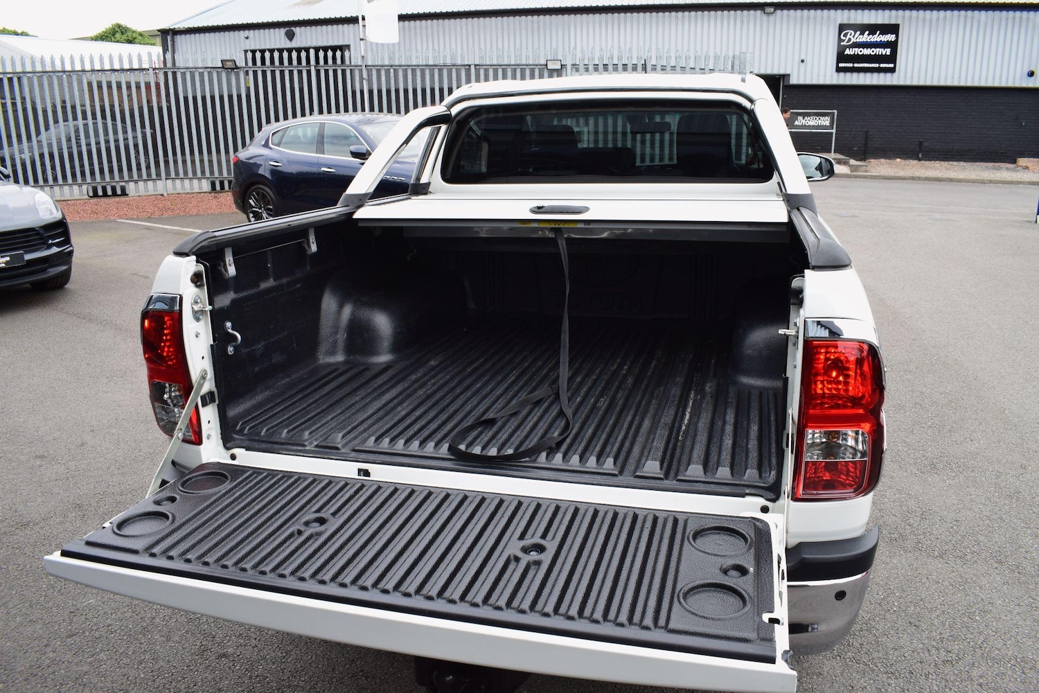 Used Toyota Hilux 2017 for sale - 76613238: Photo 23