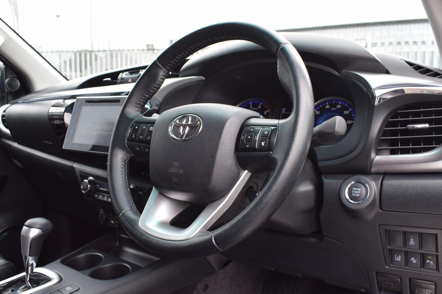 Used Toyota Hilux 2017 for sale - 76613238: Photo 9