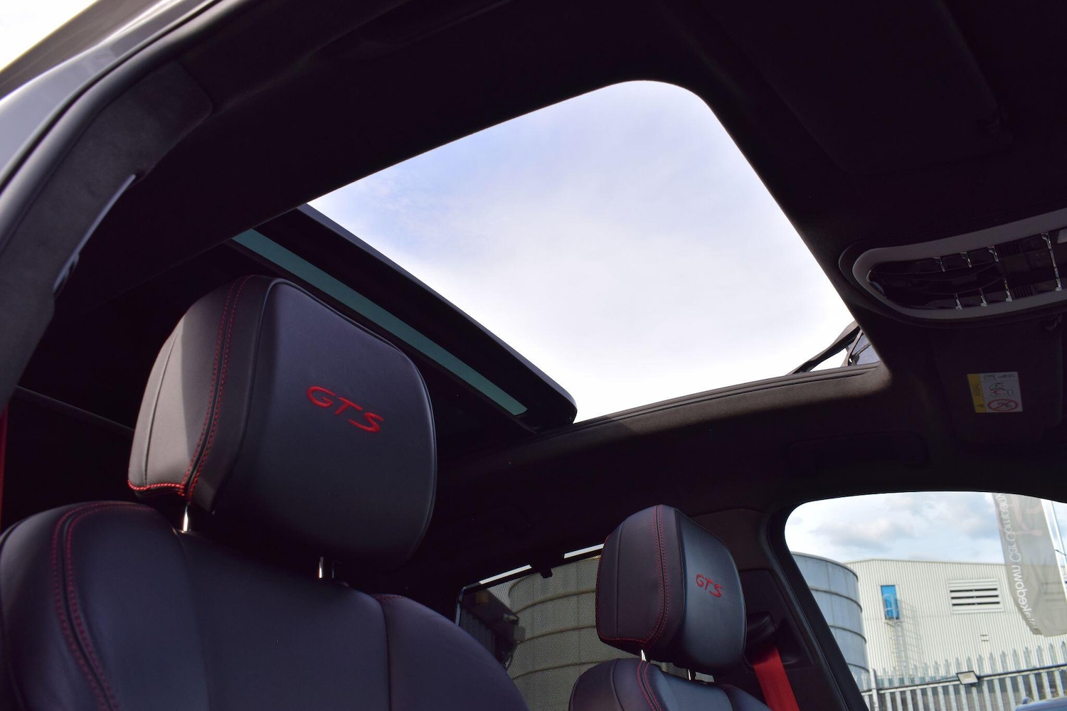 Used Porsche Macan 2023 for sale - 76137755: Photo 18