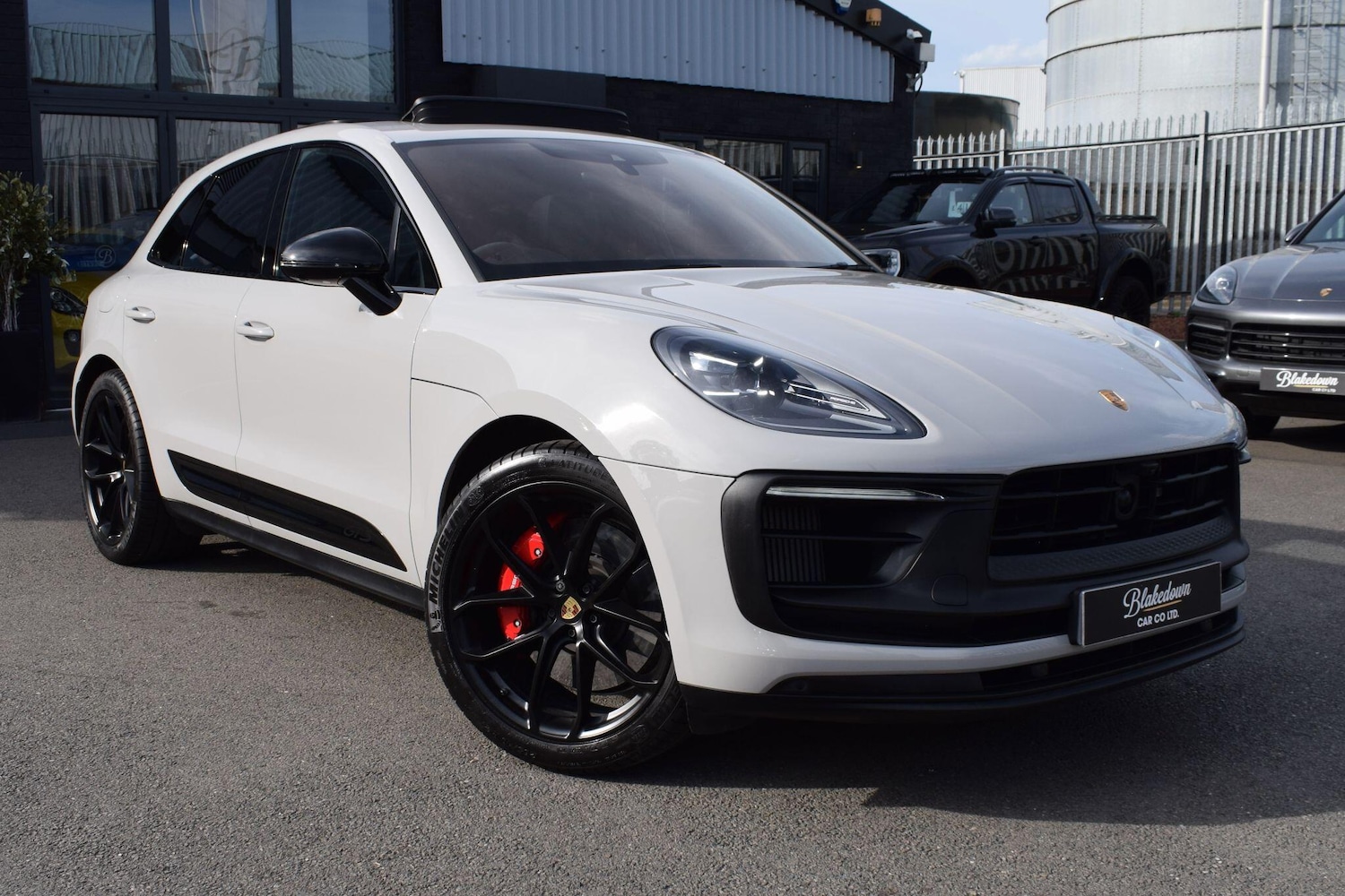 Used Porsche Macan 2023 for sale - 76137755: Photo 3