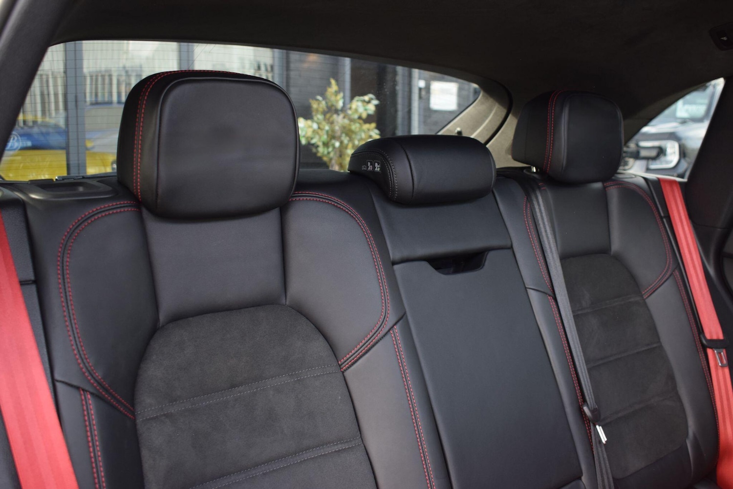Used Porsche Macan 2023 for sale - 76137755: Photo 31