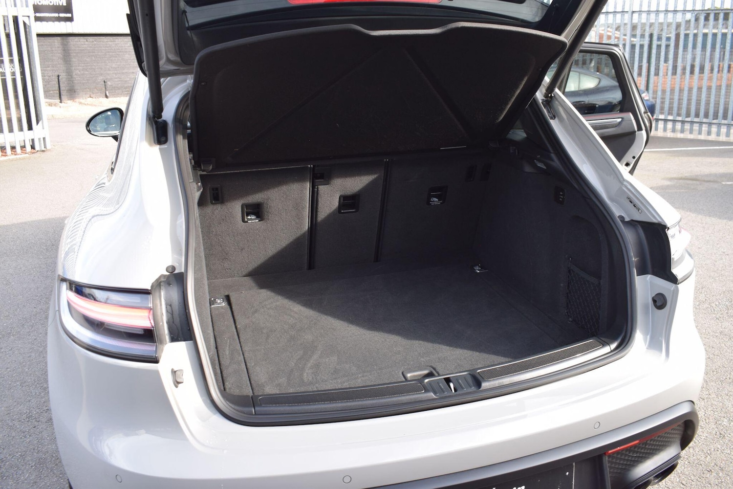 Used Porsche Macan 2023 for sale - 76137755: Photo 32