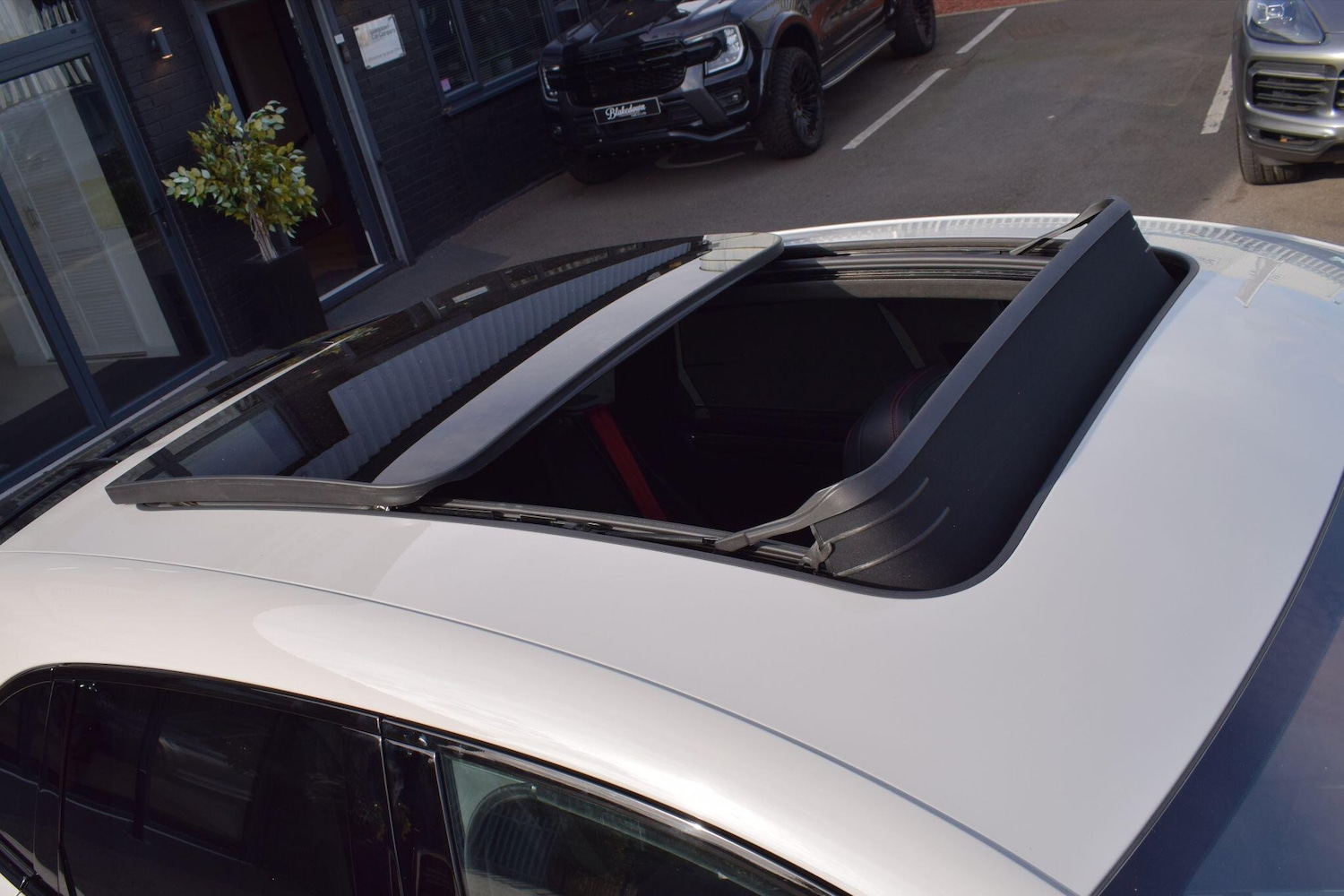 Used Porsche Macan 2023 for sale - 76137755: Photo 48