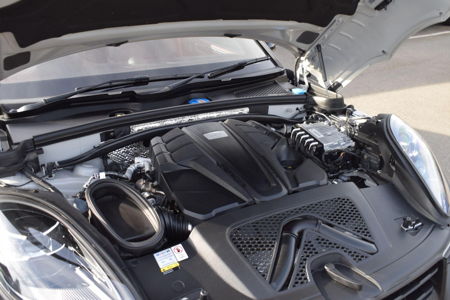Used Porsche Macan 2023 for sale - 76137755: Photo 51