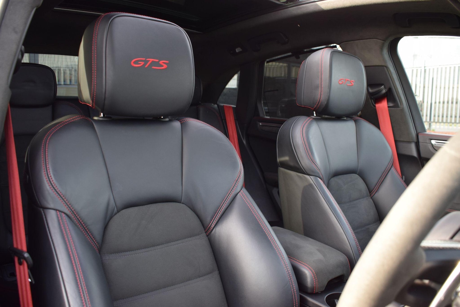 Used Porsche Macan 2023 for sale - 76137755: Photo 9