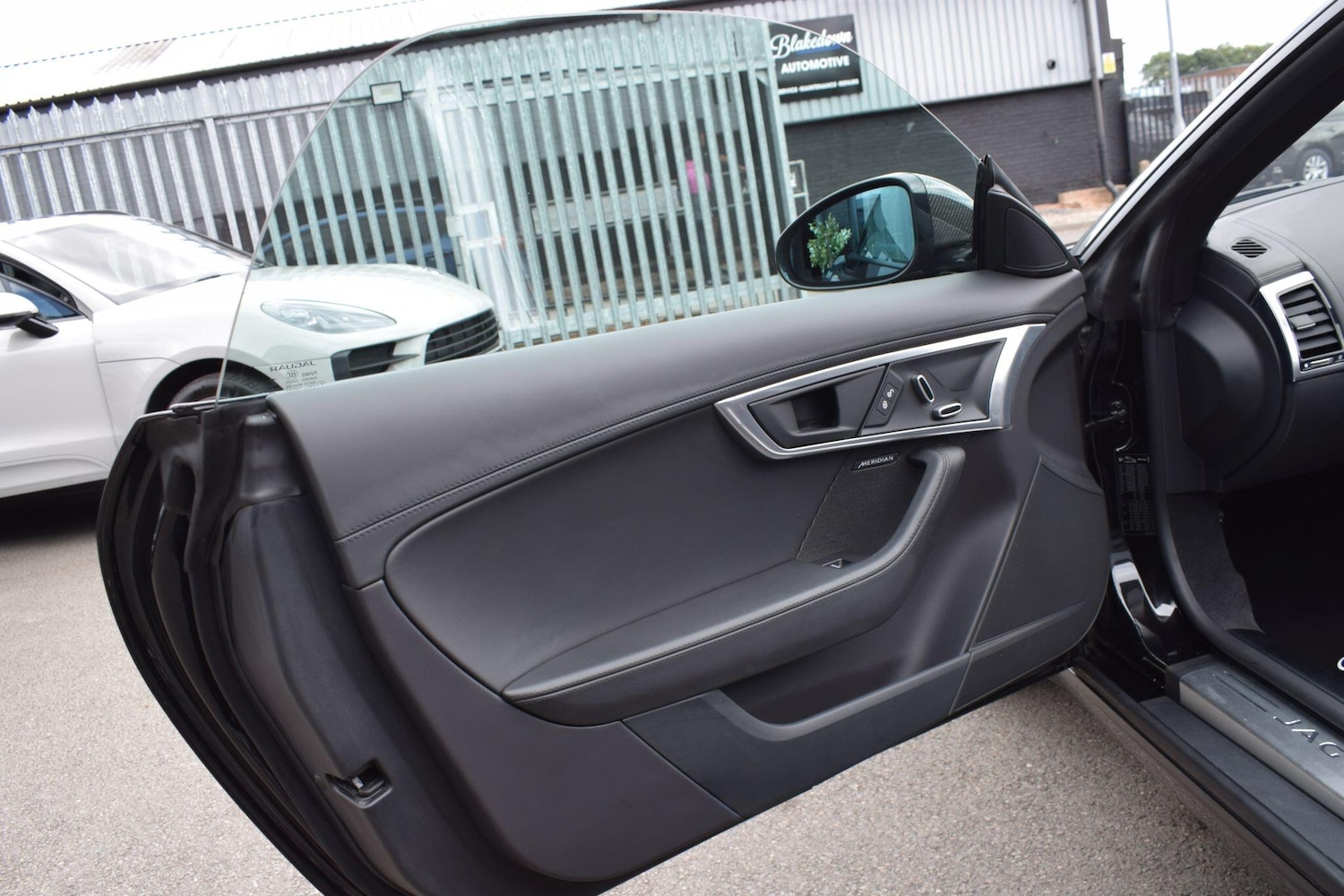 Used Jaguar F-Type 2018 for sale - 76136077: Photo 16