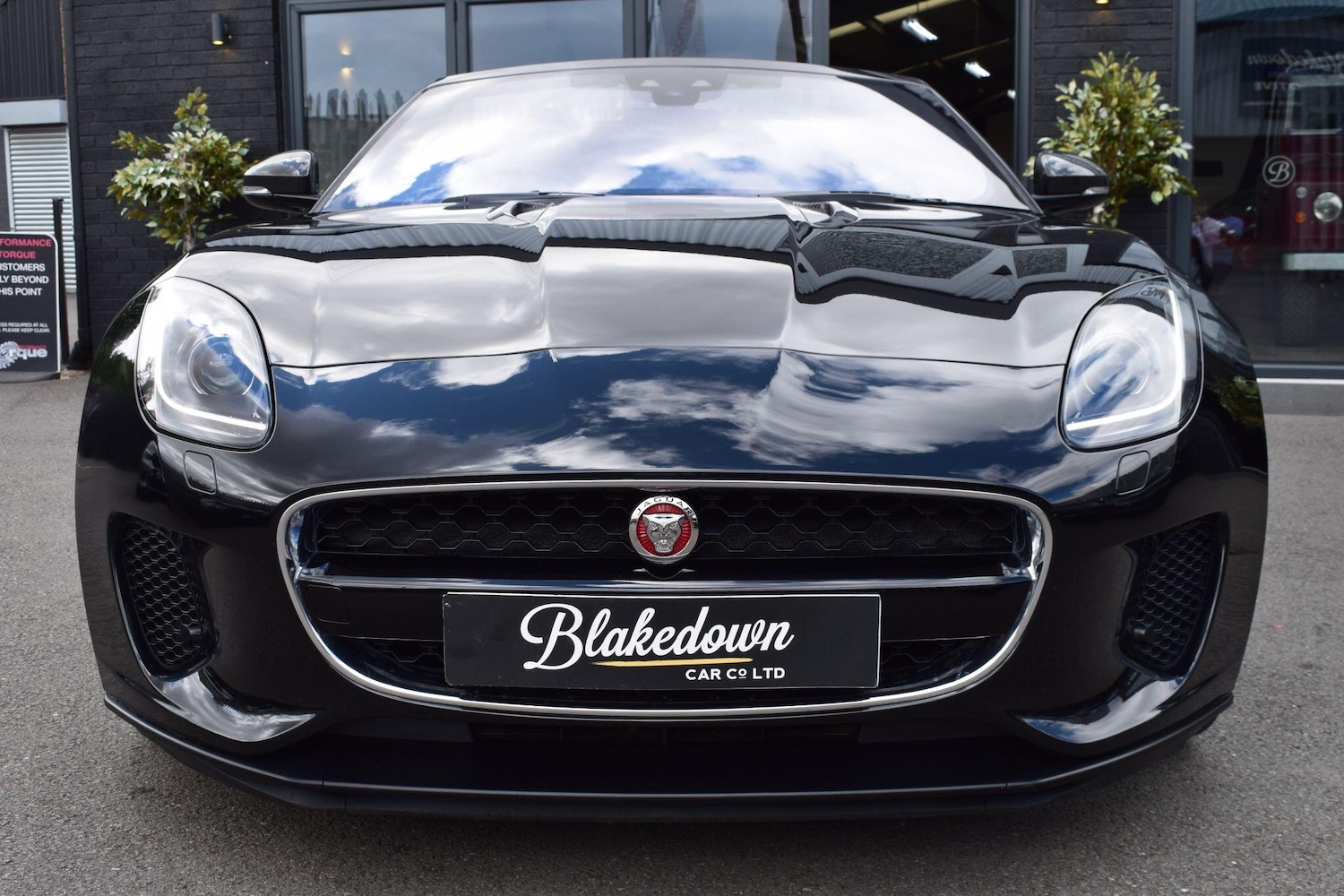 Used Jaguar F-Type 2018 for sale - 76136077: Photo 2