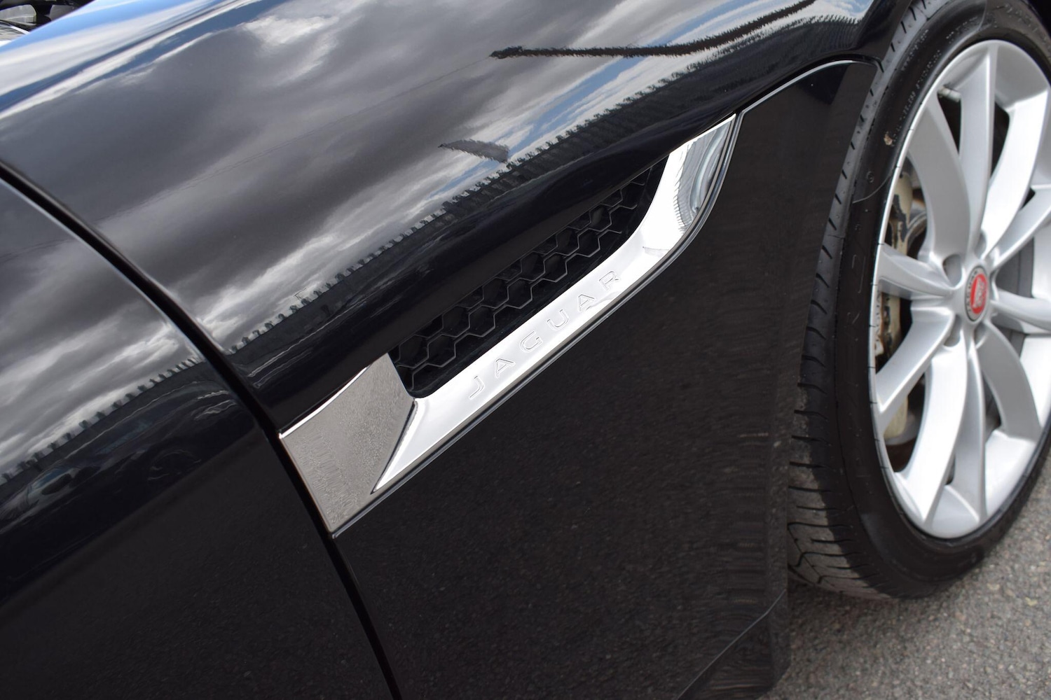 Used Jaguar F-Type 2018 for sale - 76136077: Photo 36