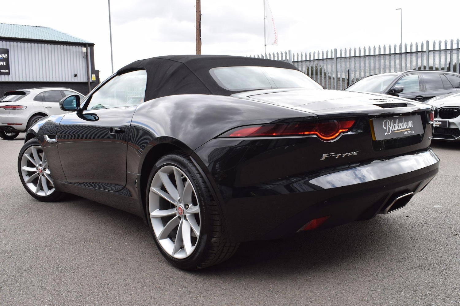 Used Jaguar F-Type 2018 for sale - 76136077: Photo 5