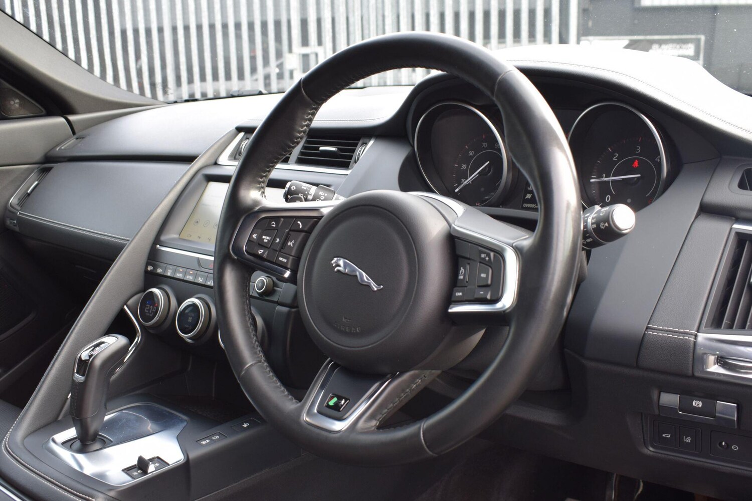 Used Jaguar E-Pace 2018 for sale - 76361226: Photo 10