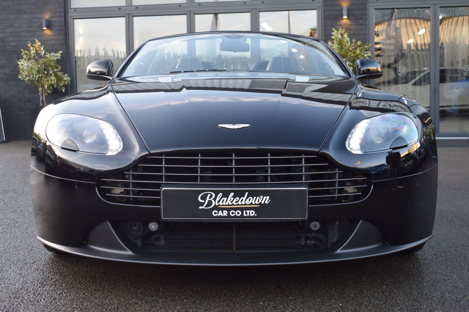 Used Aston Martin Vantage 2014 for sale - 77175498: Photo 2
