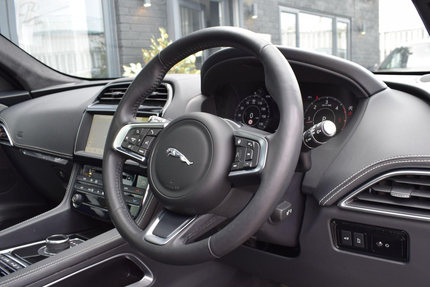 Used Jaguar F-Pace 2020 for sale - 76094422: Photo 10