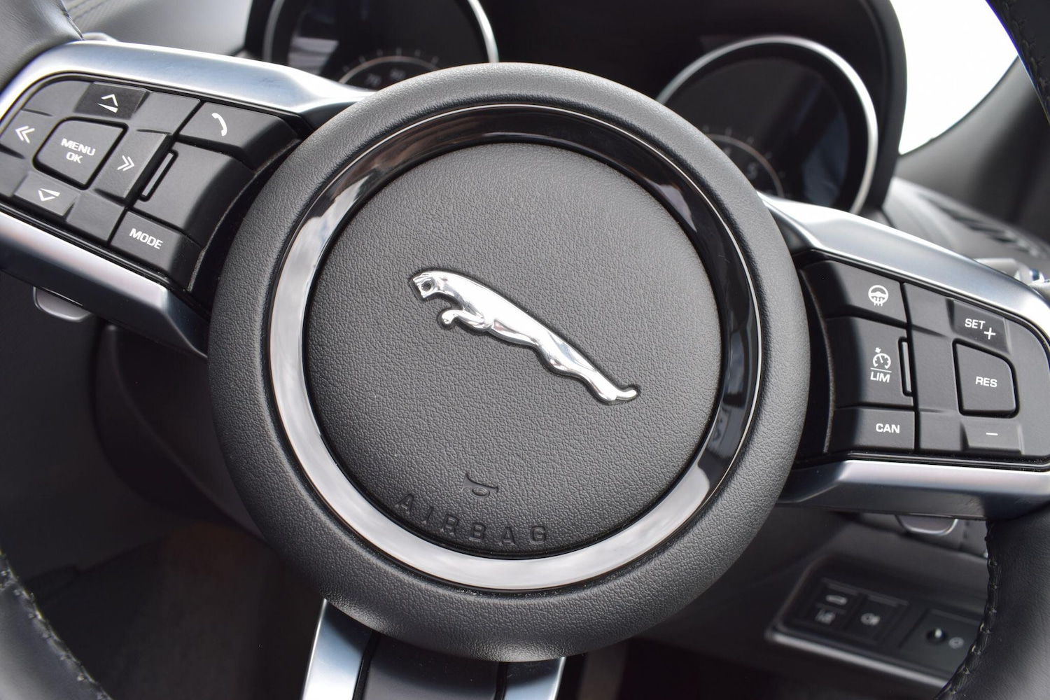 Used Jaguar F-Type 2018 for sale - 76753242: Photo 14