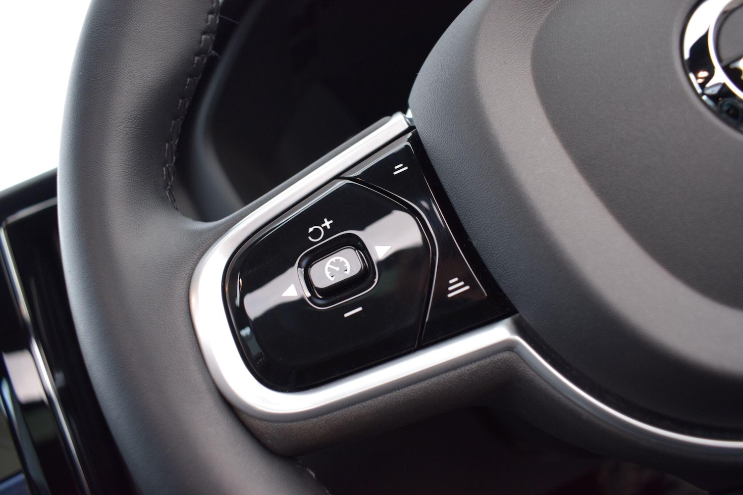 Used Volvo XC60 2021 for sale - 76528020: Photo 16