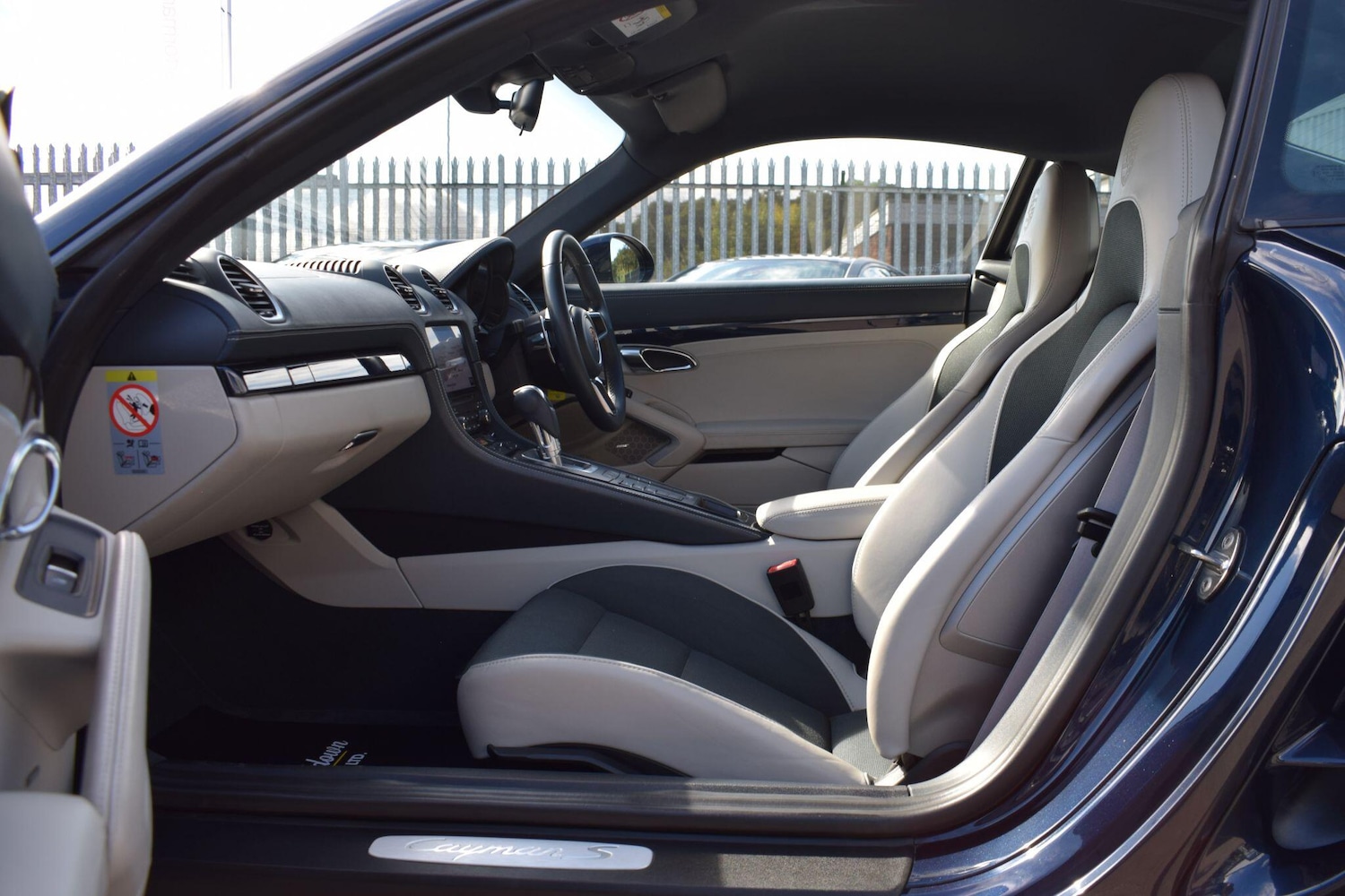 Used Porsche Cayman 2018 for sale - 77060304: Photo 8