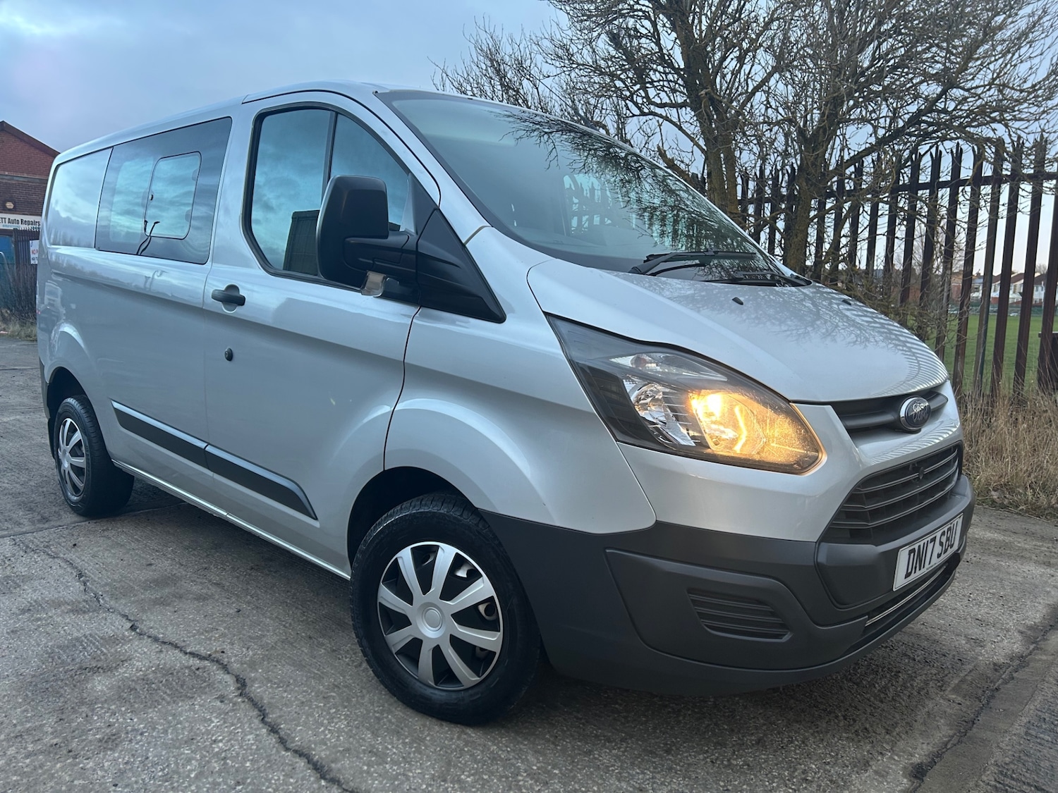 Used Ford Transit Custom 2017 for sale - 77128117: Photo 2