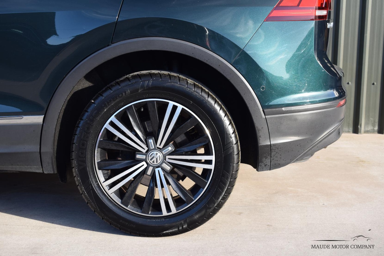 Used Volkswagen Tiguan 2017 for sale - 76818109: Photo 4