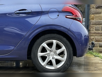 Used Peugeot 208 2015 for sale - 78733246: Photo