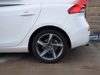 Used Volvo V40 2014 for sale - 77101459: Photo