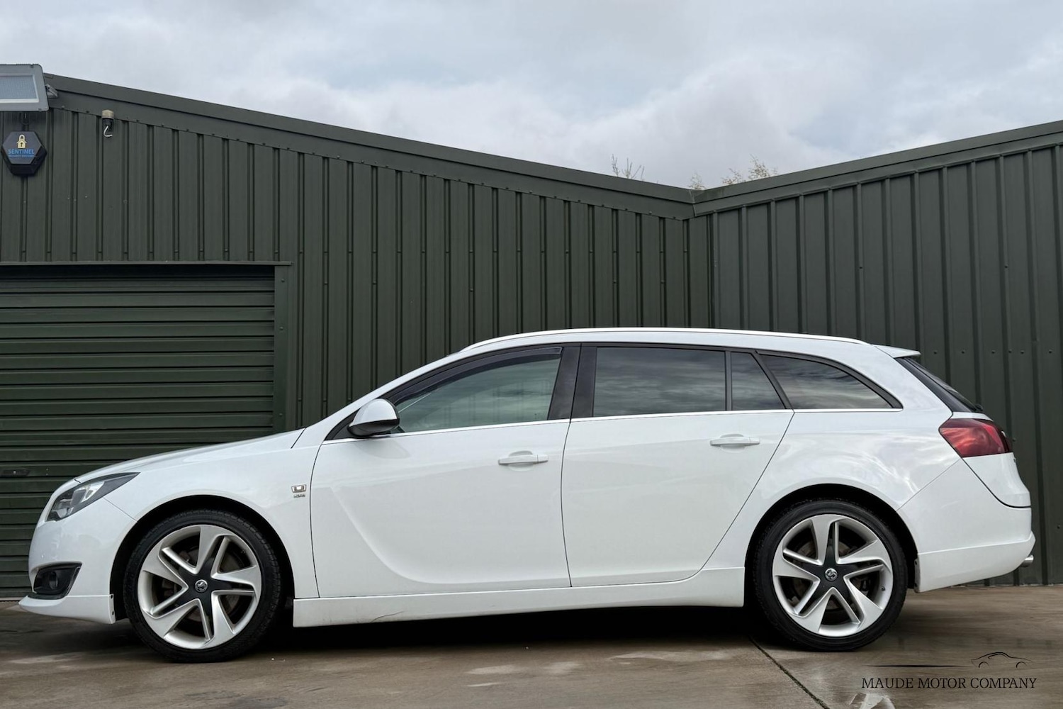 Used Vauxhall Insignia 2015 for sale - 76818131: Photo 2