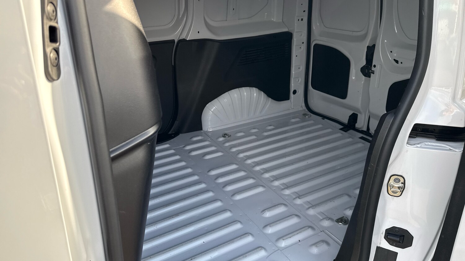 Used Peugeot Partner 2024 for sale - 77599585: Photo 32